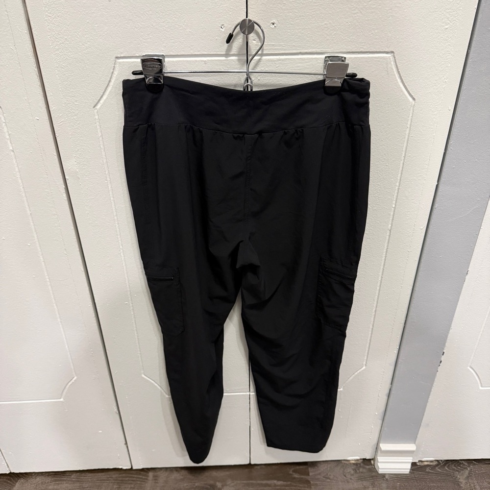 Lucy Black Cropped Jogger Pants - Picture 2 of 8